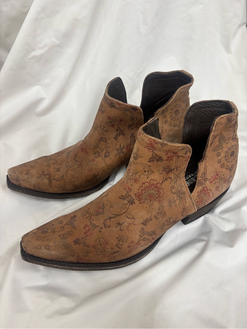Cavender’s Tan Floral Embossed Ankle Booties | Size 8.5